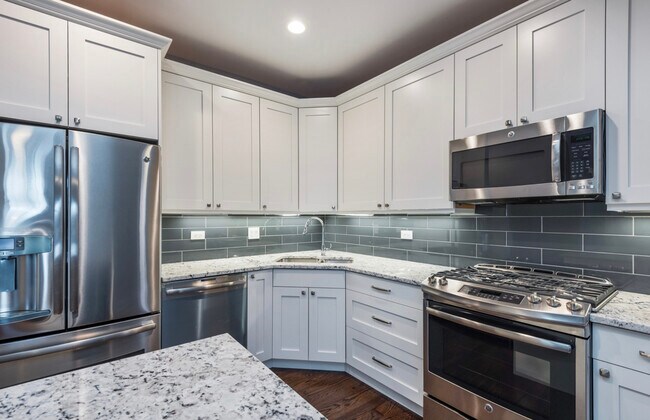 Building Photo - 534 Sheridan Square