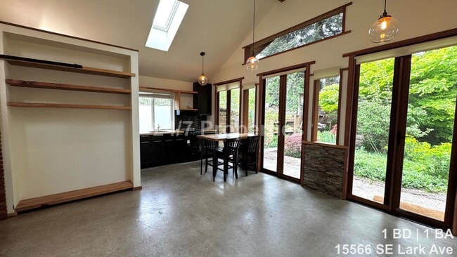 Building Photo - Beautiful 1 BD | 1 BA ADU with Driveway Parking - Milwaukie