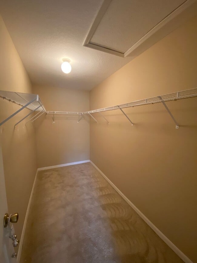 Building Photo - Desirable SW Ocala Neighborhood 3/2/2 **Wo...