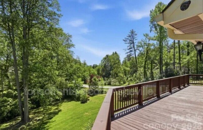 Building Photo - 207 Wood Dale Dr