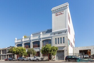 Building Photo - SoMA: Ground Level Conversion Live/Work Lo...
