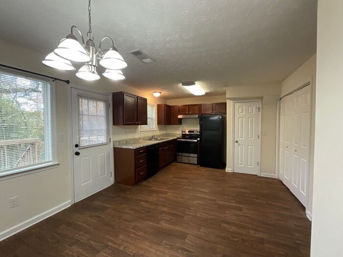 Building Photo - 2655 Parkside Way SW