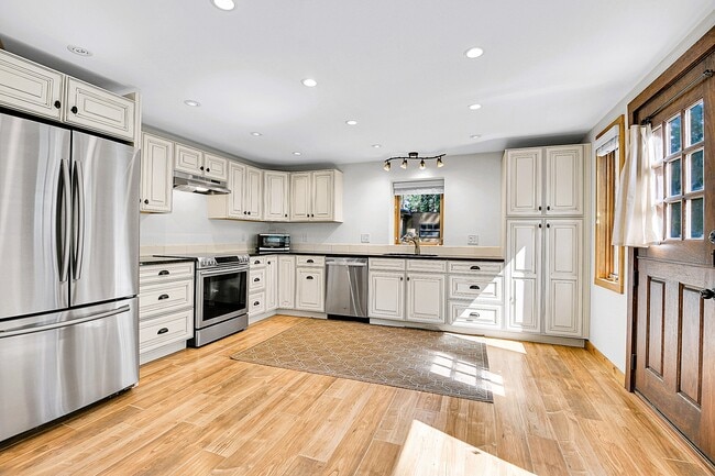Building Photo - 28929 Golf Way