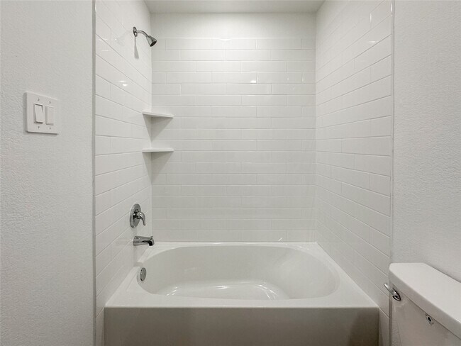 Building Photo - 1515 Las Cuevas Dr