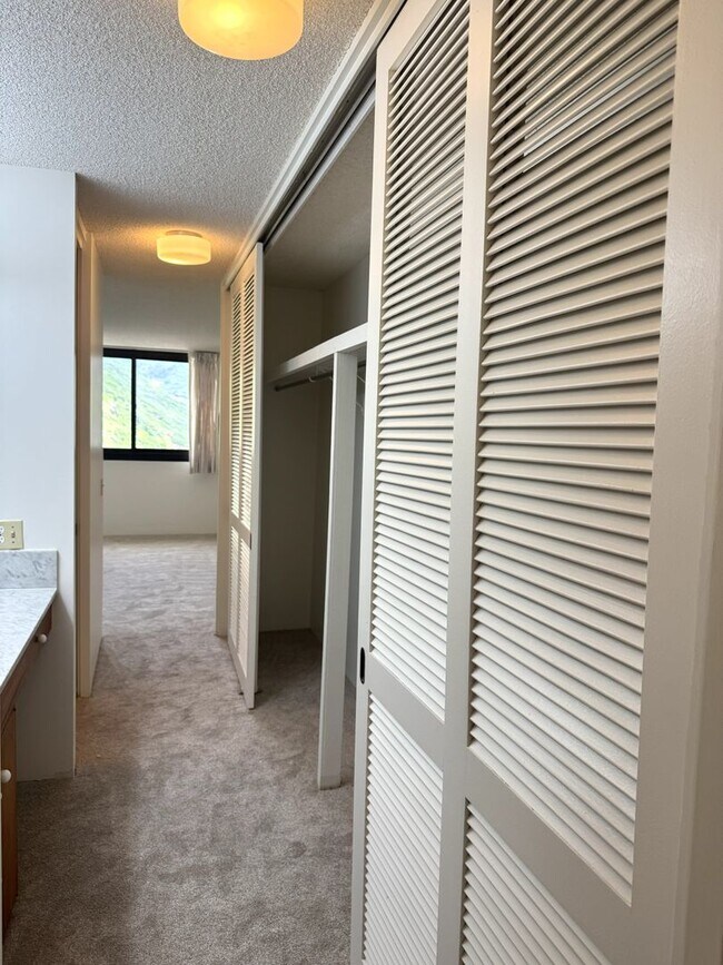 Building Photo - 250 Kawaihae St