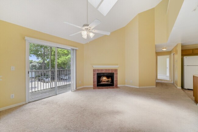 Building Photo - 6052 Westgate Dr