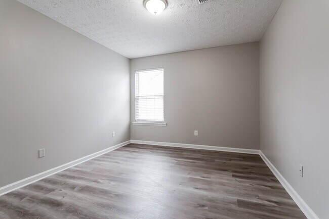 Building Photo - 527 Ives Cir NW