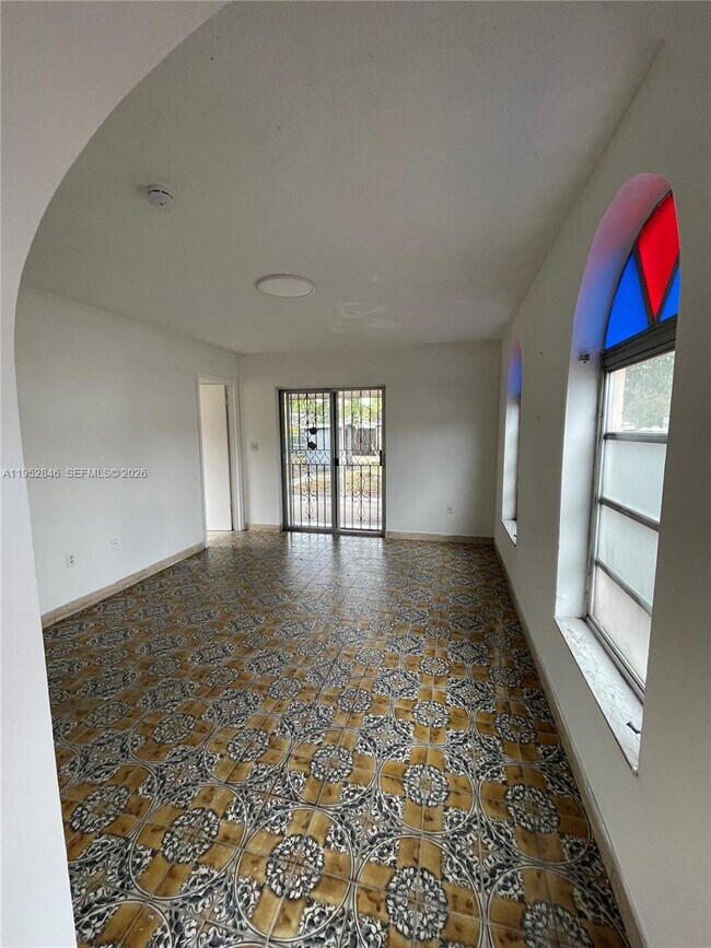 Building Photo - 3500 E 6th Ave