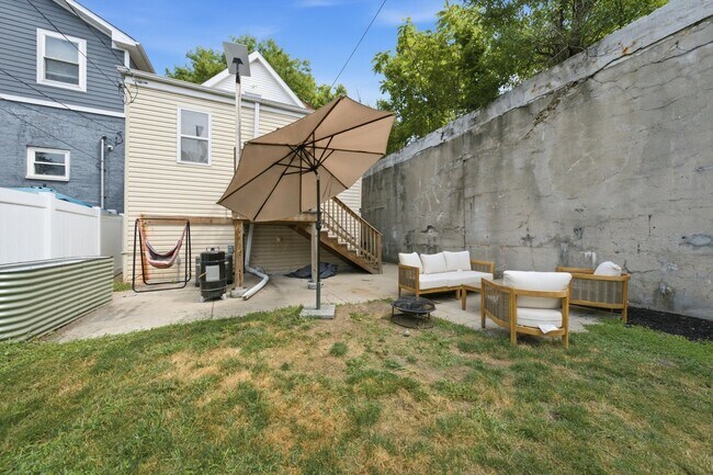 Building Photo - 437 W 44th Pl