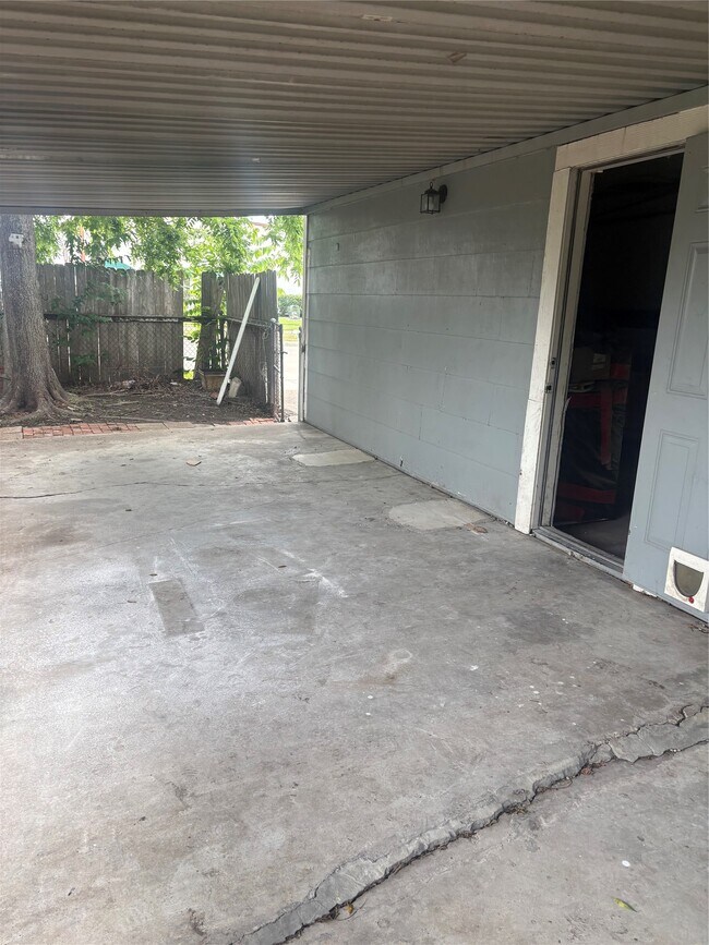 Building Photo - 3002 Carter St