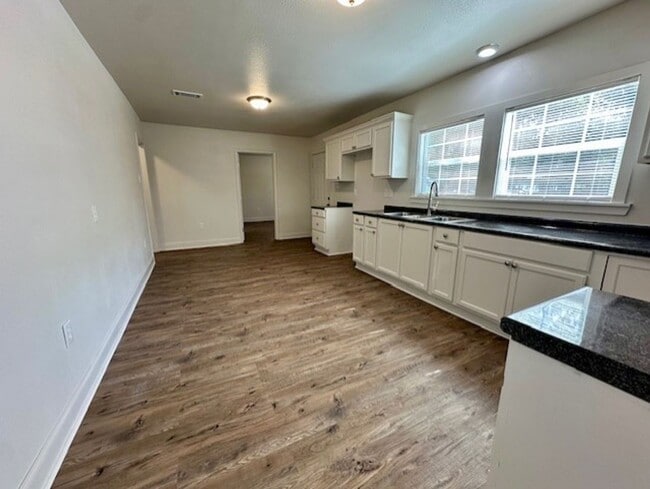 Building Photo - 4655 Fairfields Ave