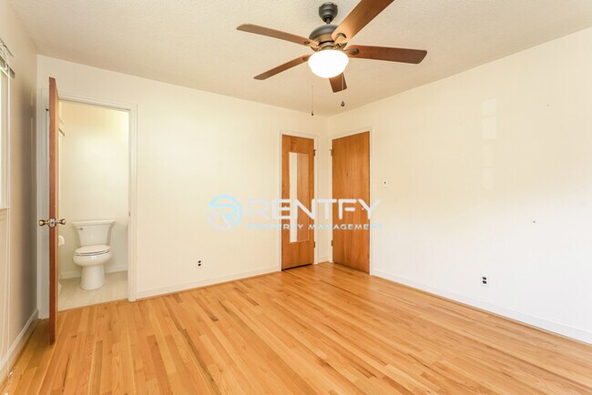 Building Photo - 260 Stewart Rd SE