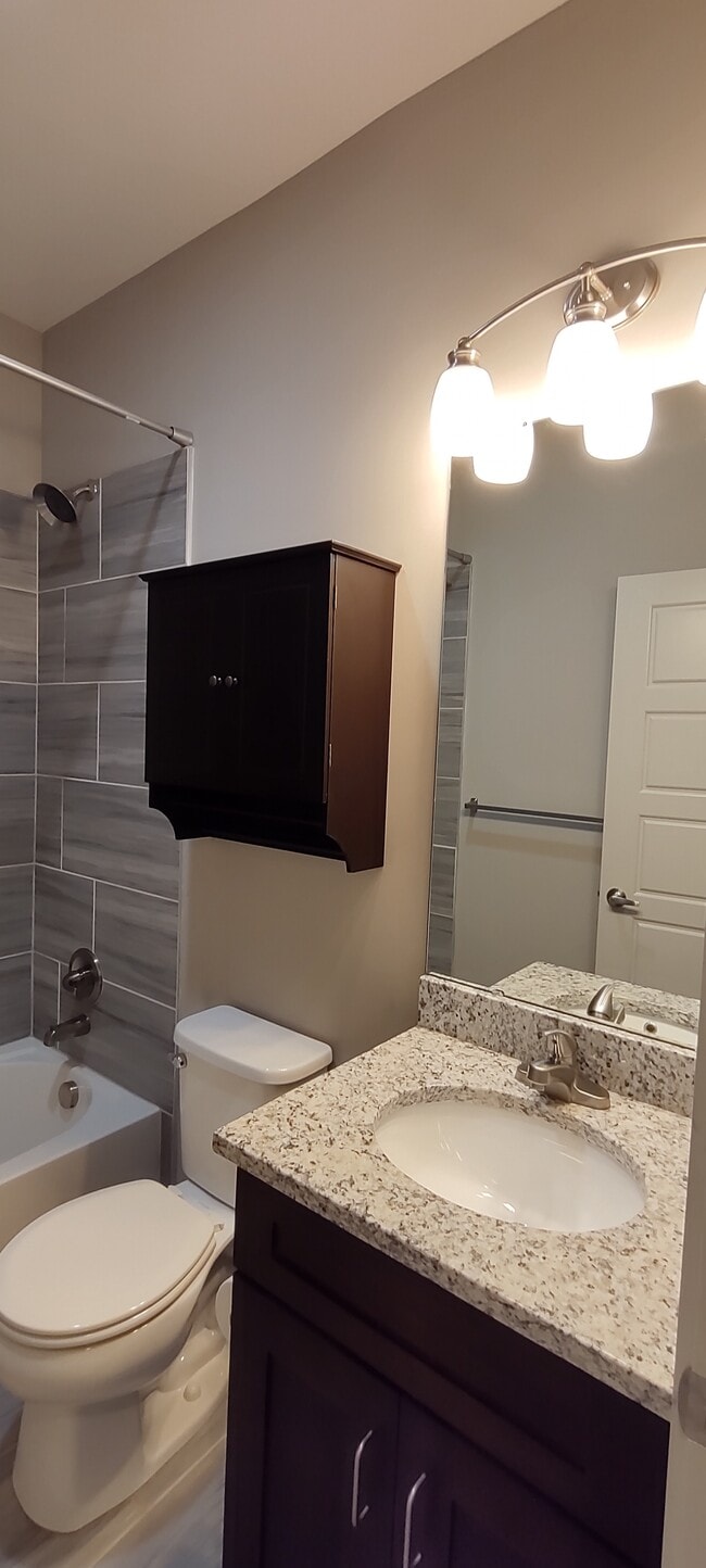Building Photo - 15881 Valley View Dr