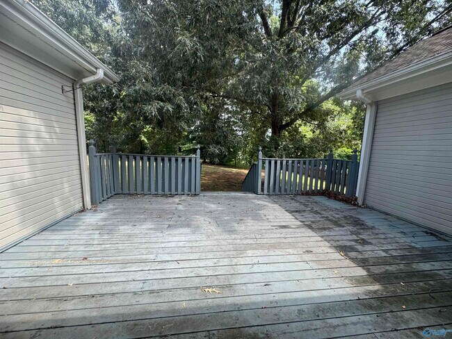 Building Photo - 109 Simmons Dr