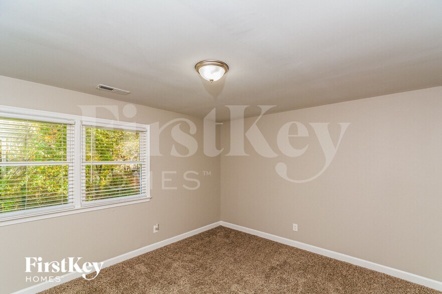 Building Photo - 701 Whitby Ct