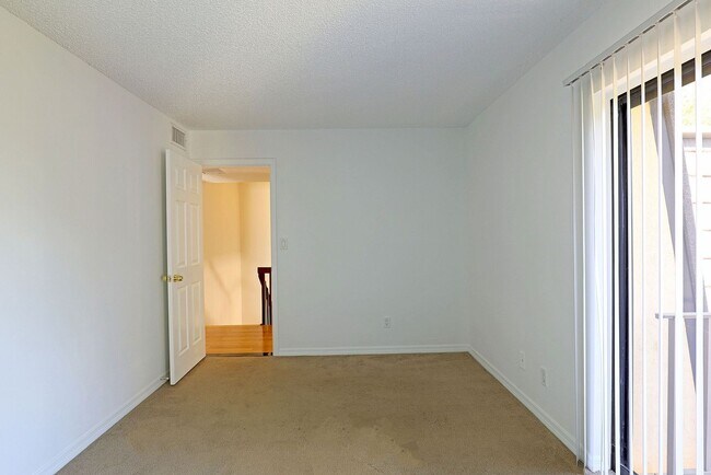 Building Photo - Parkwoods 12341-2