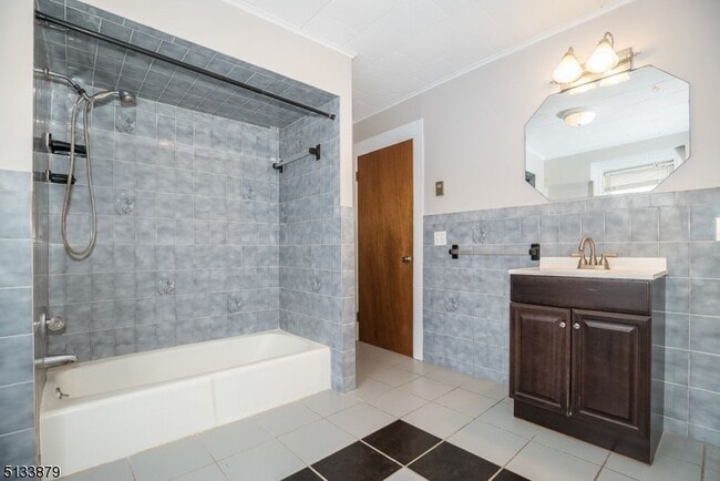 Building Photo - 627 Washington St