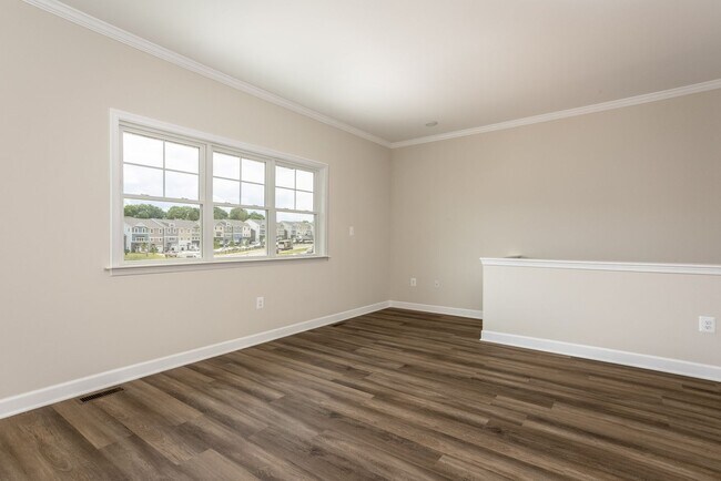 Building Photo - Spacious End Unit Luxury Townhome! Outstanding Location!