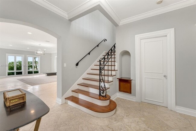 Building Photo - 11 E Rivo Alto Dr