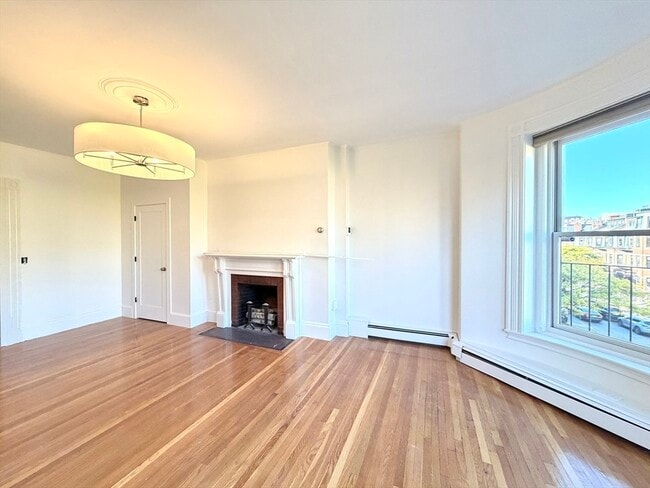 Building Photo - 218 Newbury St