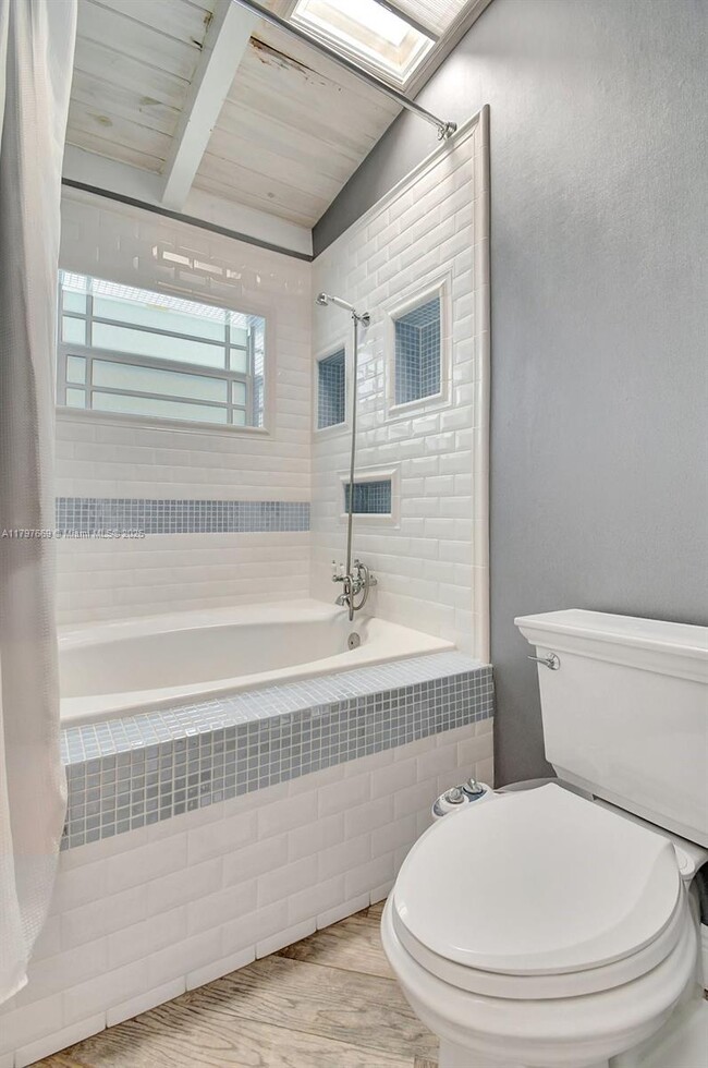 Building Photo - 2531 Gulfstream Ln