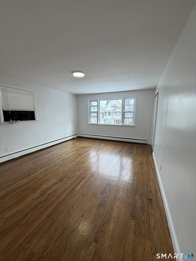 Building Photo - 582 Capitol Ave