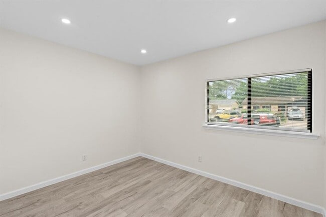 Building Photo - 2508 Dovemeadow Dr