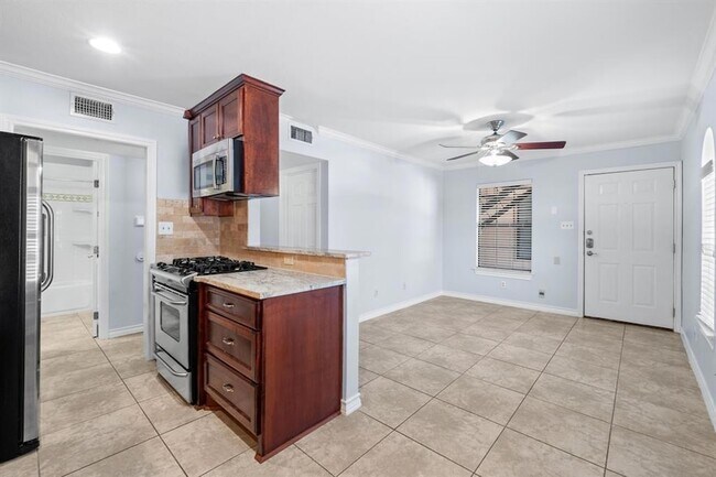 Building Photo - 407 E 45th St