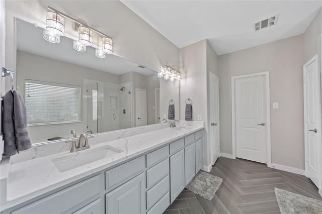 Building Photo - 10520 Canyon Lake View