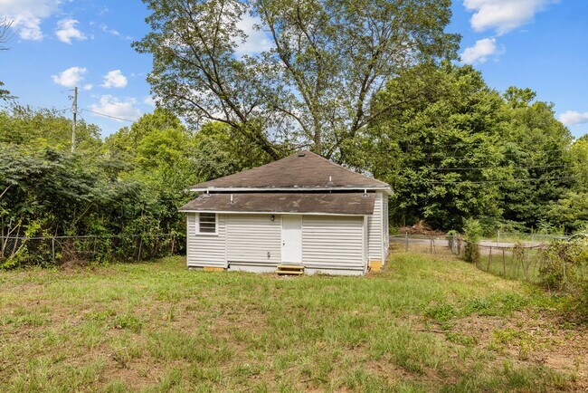 Building Photo - Charming 2 Bedroom, 2 Bathroom house
