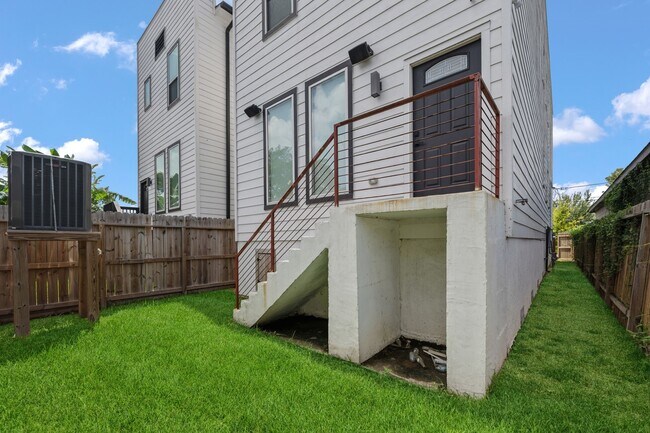 Building Photo - 5303 Wylie St