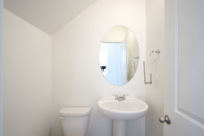 Building Photo - Beautiful Home in Manteca off of the 99, P...