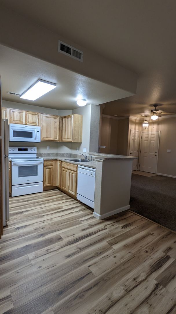 Building Photo - TWO BEDROOM/TWO BATHROOM CONDO WITH AMENITIES IN GATED COMMUNITY!