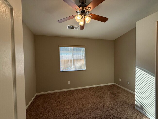 Building Photo - Spacious home with Solar! MOVE IN SPECIAL