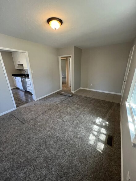 Building Photo - 633 E 500 S