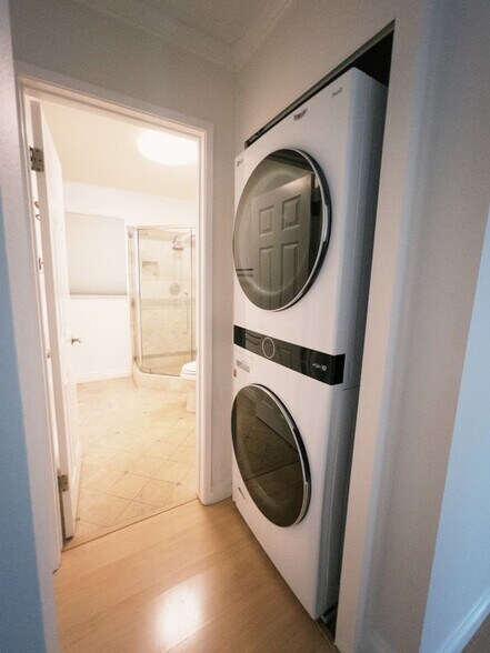 Building Photo - 1236 Wellesley Ave