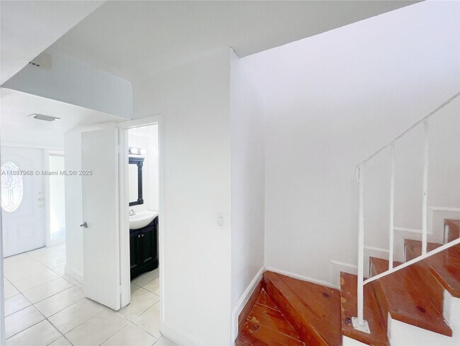 Building Photo - 3895 W 9th Way