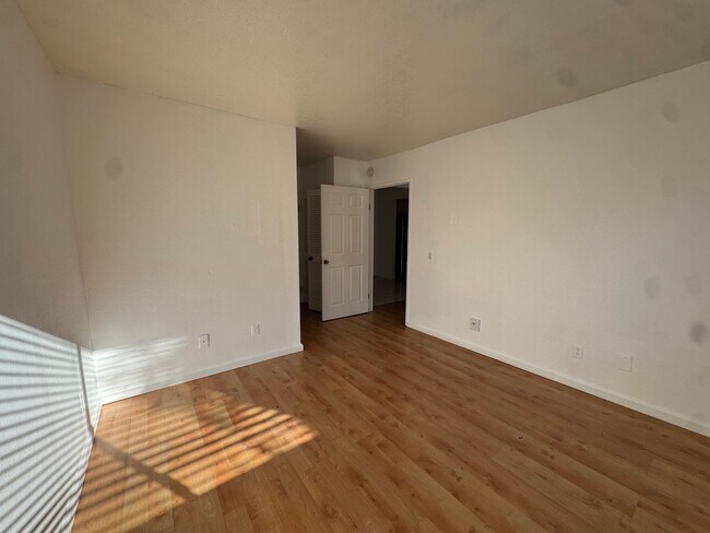 Building Photo - Beautiful Condo in Bonita