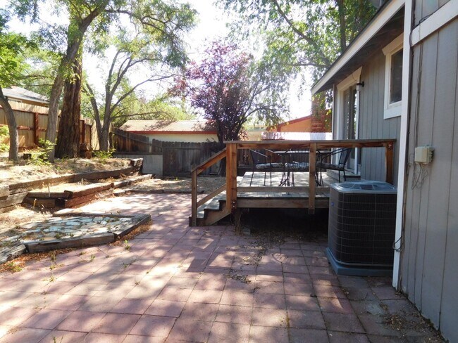 Building Photo - 1325 Williams Cir