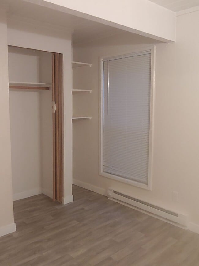 Building Photo - Must See!!! Lake view! 2 Bedroom Rental!