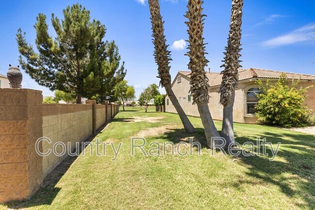 Building Photo - 2945 Country Club Dr