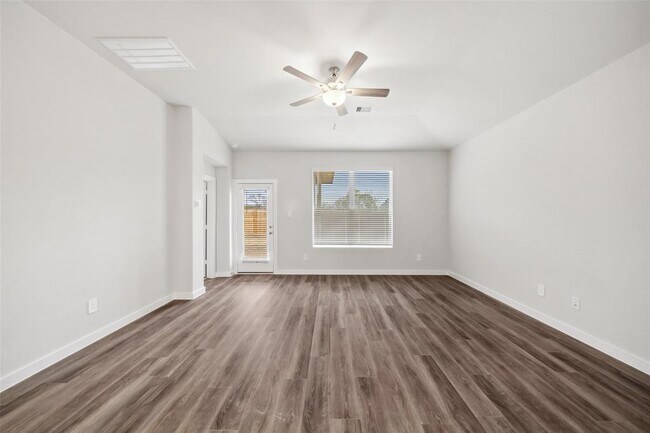 Building Photo - 18033 Martin Pines Dr