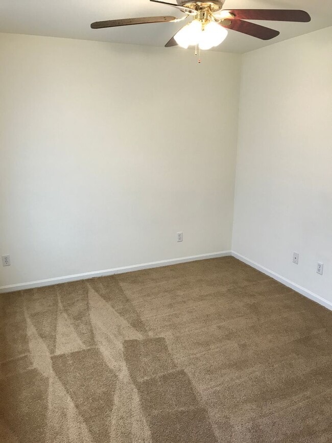 Building Photo - 1725-1727-1727 Louise Cir