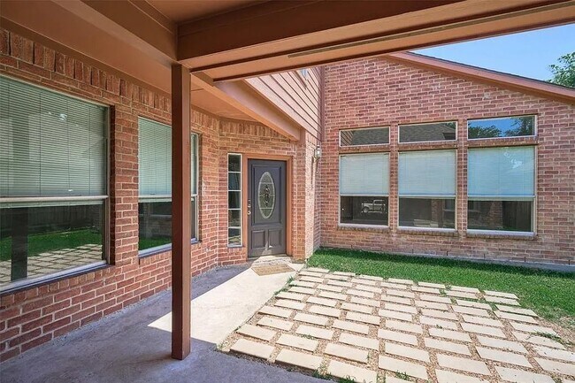 Building Photo - 13714 Hillingdale Ln