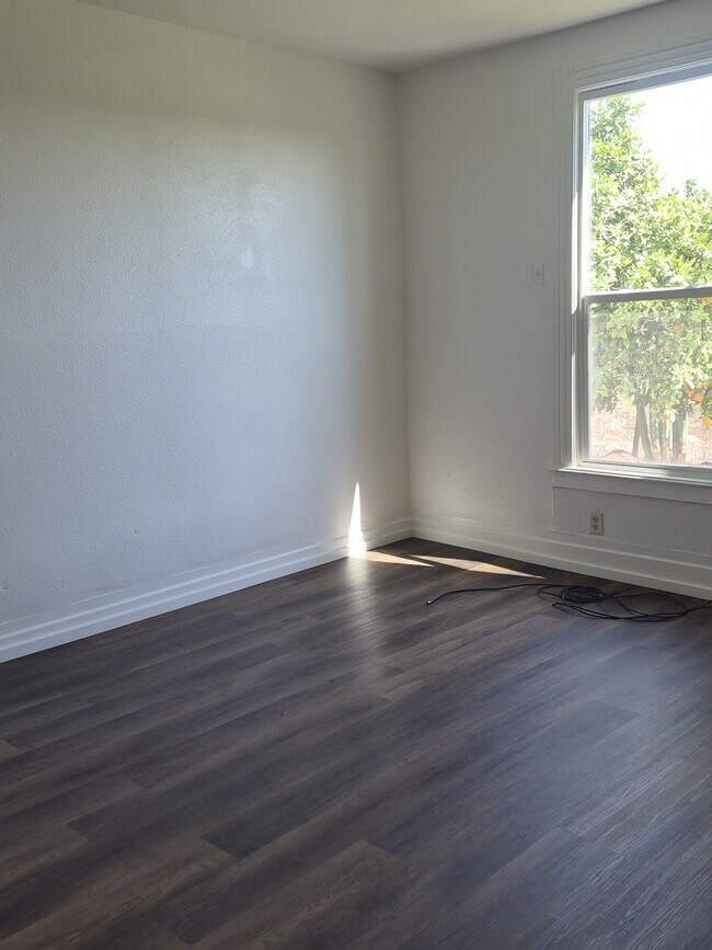 Building Photo - 10395 Avenue 384