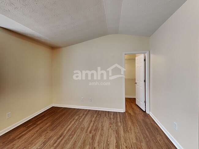 Building Photo - 913 Tamarisk Pl