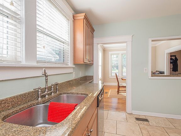 Building Photo - "Charming Nashville Retreat: Spacious 2-Be...