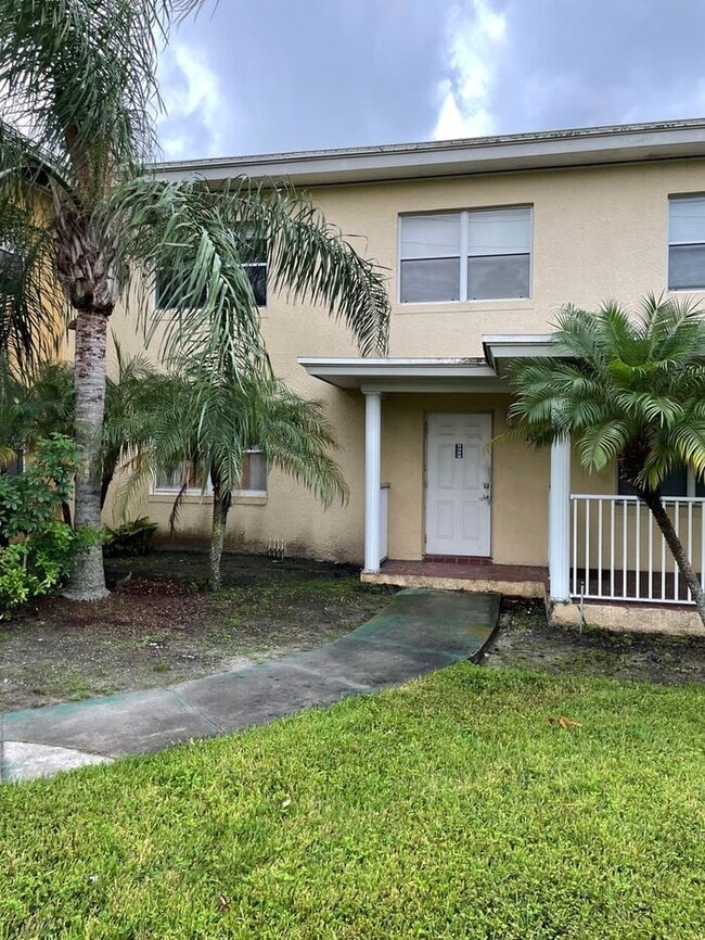 Primary Photo - 1375 Drew St