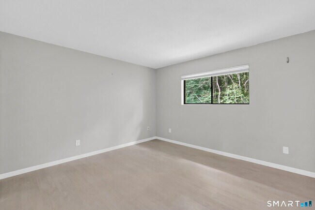 Building Photo - 3 Murphys Ln
