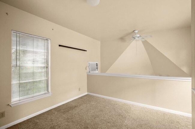 Building Photo - 3302 Hemlock Ave